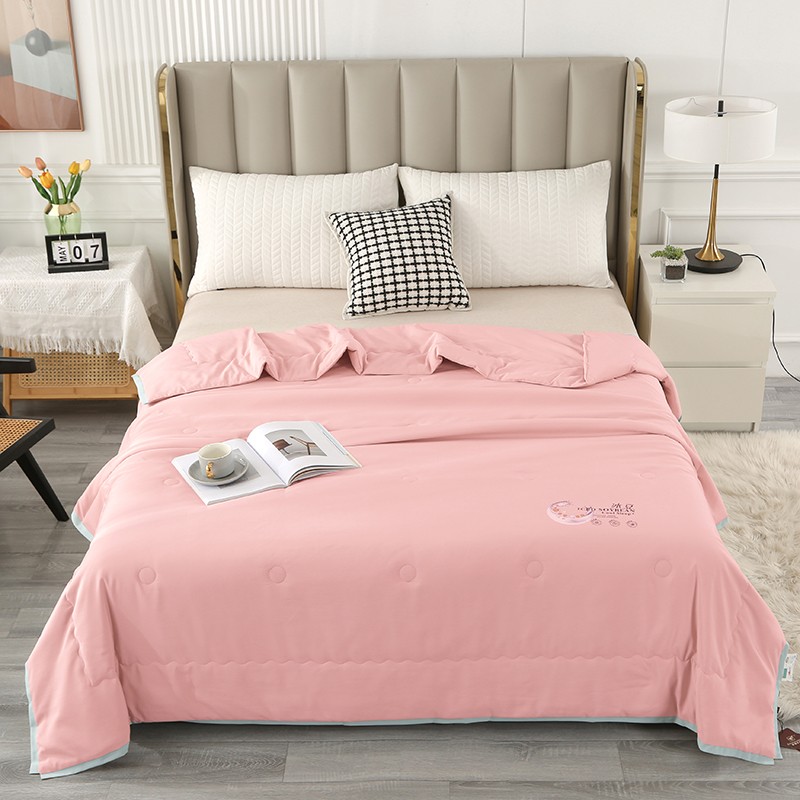Zhuoxiang: Crafting Cool Pink Quilts for Summer